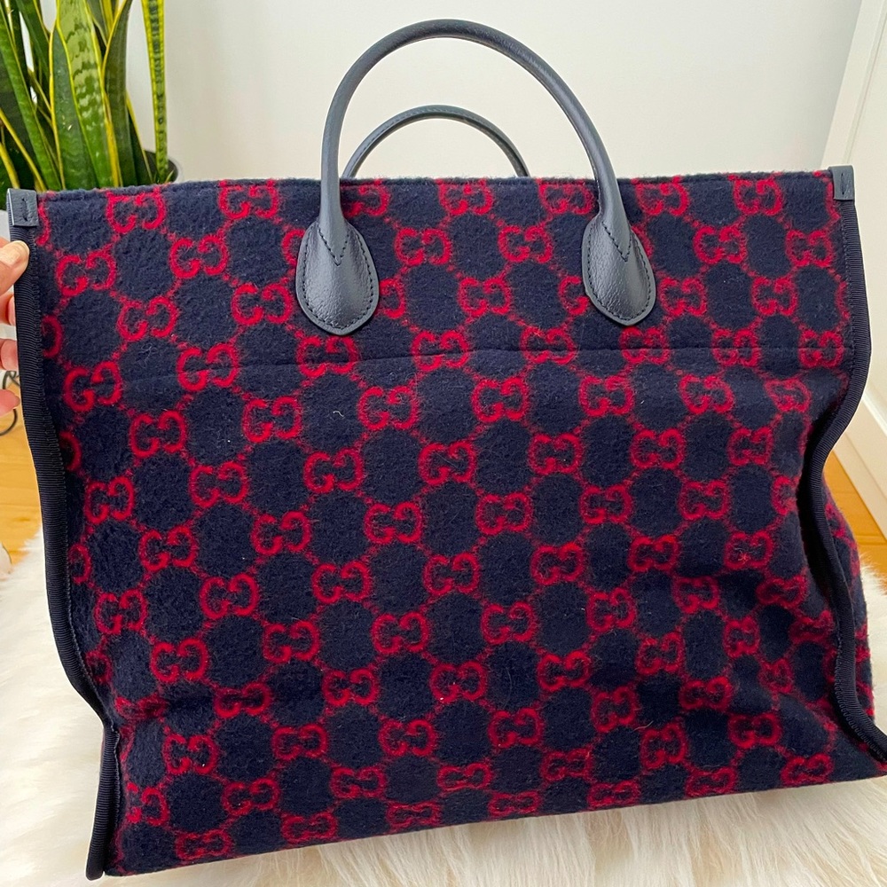 AUTHENTIC New with tag Gucci large GG tote blue and red.